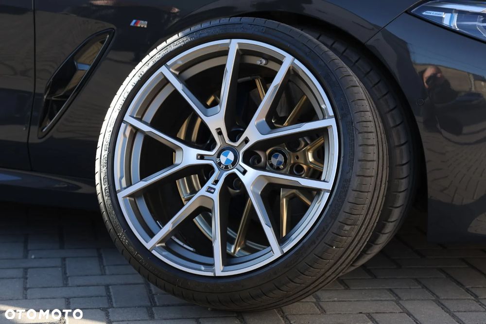 BMW Seria 8 - 34