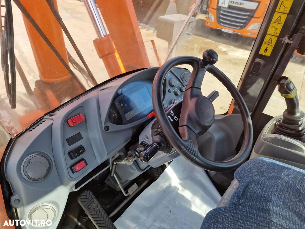 Hitachi ZW220-6, cupa 3,5mc, 2018, 10.546h, produs in JAPONIA, Anv 23,5R25 80% ok, Masa operationala 20 tone, camera luat vederi spate, consum mediu 10,5l/ora, Stare foarte buna, posibilitate leasing 3 ani, AC Climatronic, computer in PROMOTIE 53.900 EUR+Tva - 31