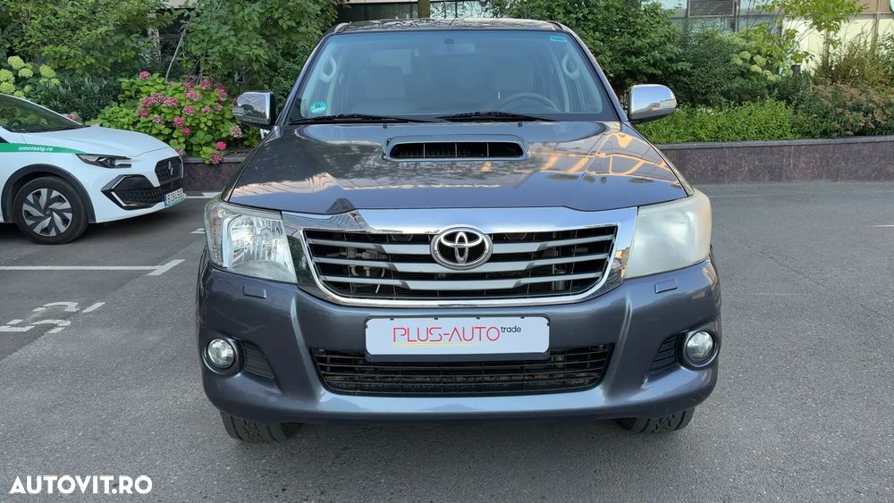 TOYOTA Hilux