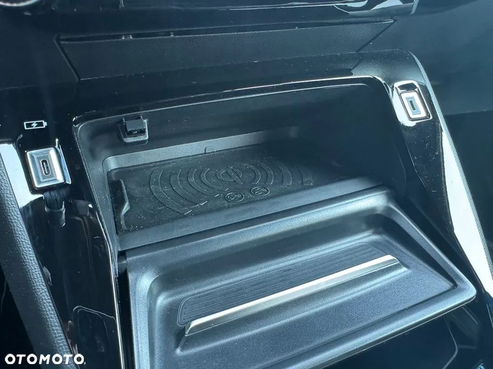 Peugeot 2008 e-2008 54kWh GT - 8