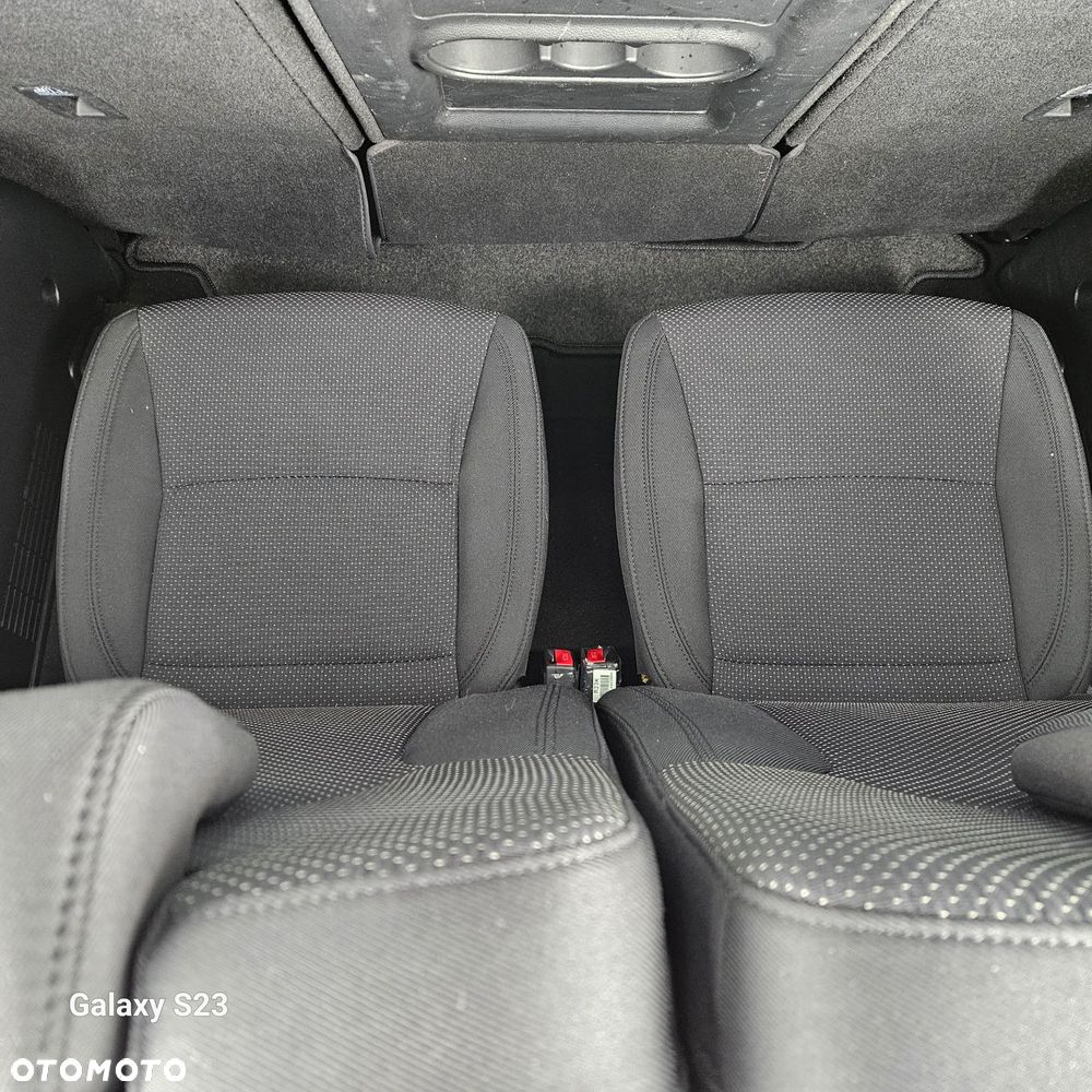 Kia Carens 1.7 CRDi 141 Dream Team Edition - 25