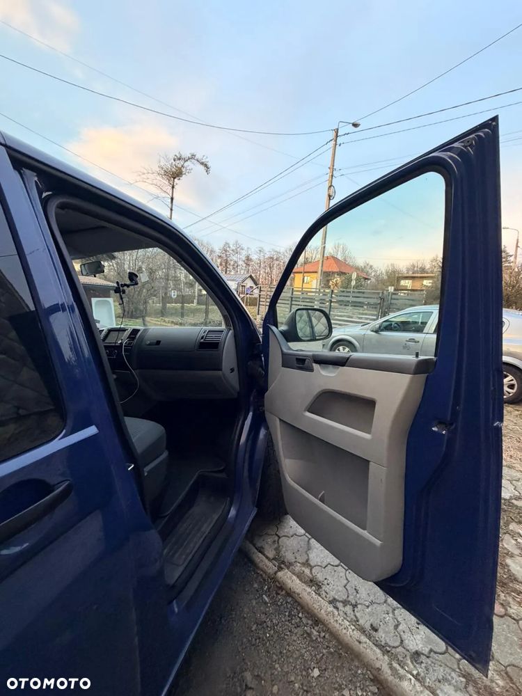 Volkswagen Caravelle - 11