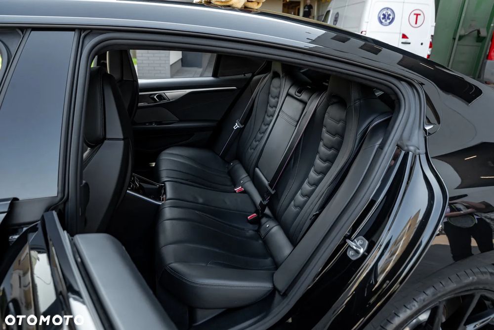 BMW Seria 8 - 21