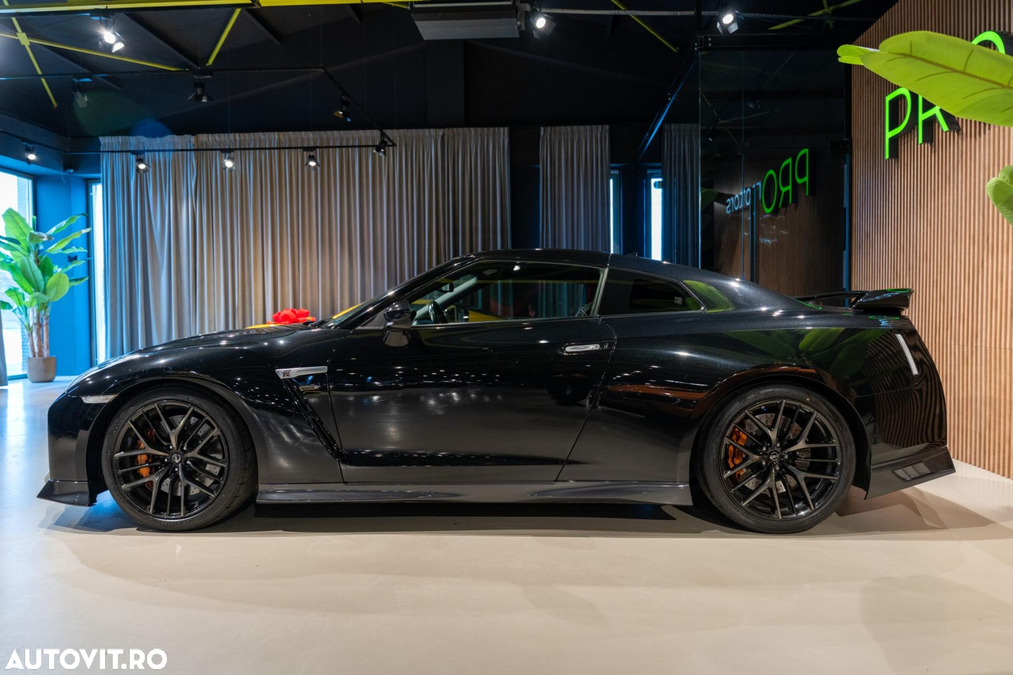 Nissan GT-R - 10