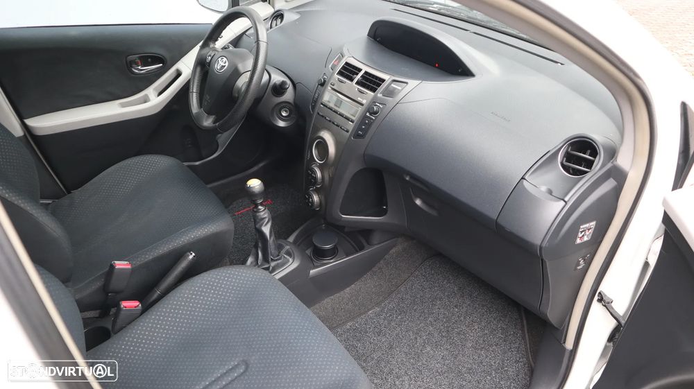 Toyota Yaris 1.4 D-4D Comfort+AC - 12