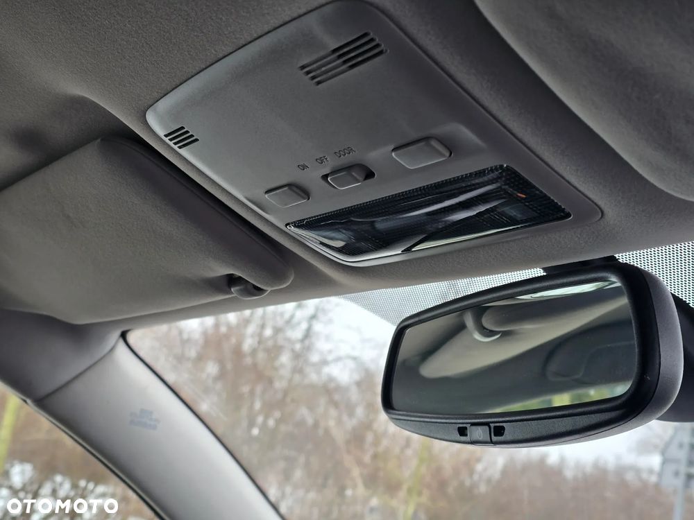 Toyota Avensis 1.8 VVT-i Combi - 30