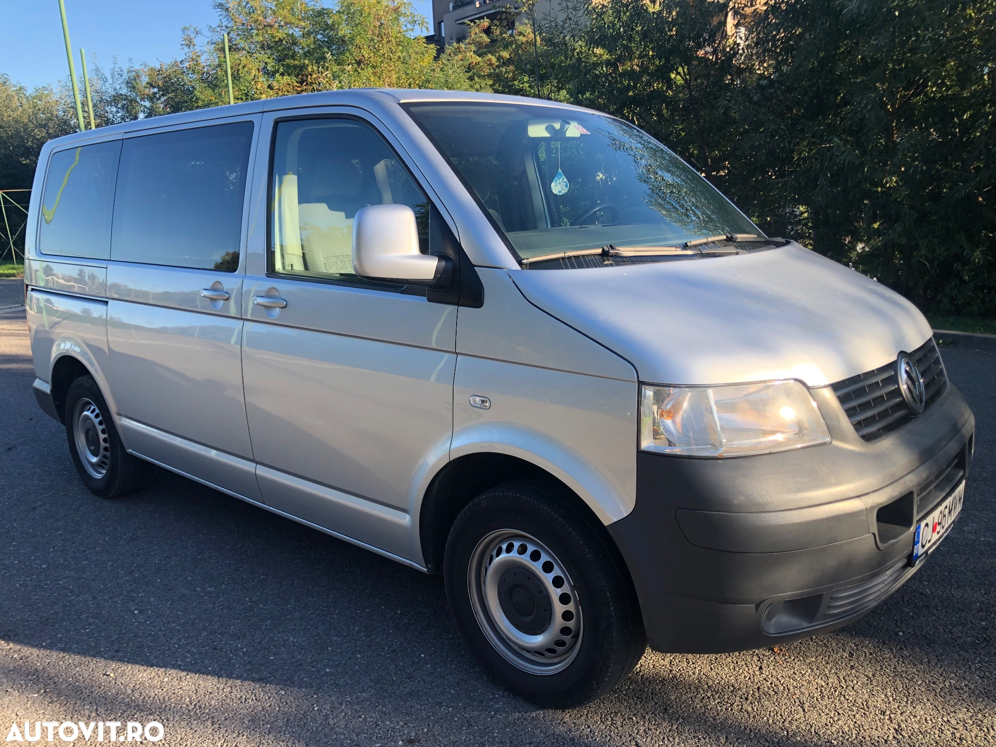 Volkswagen Caravelle - 5
