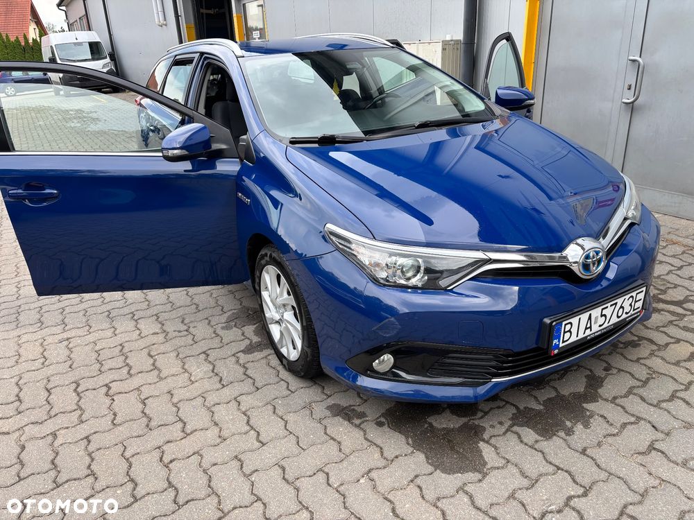 Toyota Auris 1.8 HSD Sol - 1