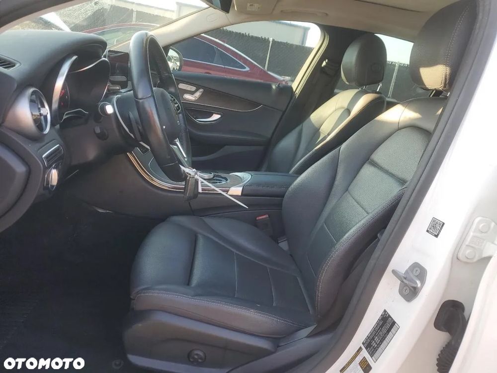 Mercedes-Benz Klasa C 300 4Matic 9G-TRONIC Exclusive - 7