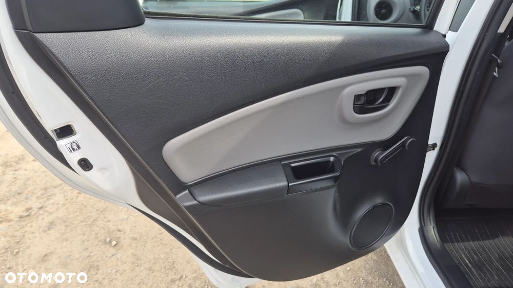 Toyota Yaris 1.5 Active - 10