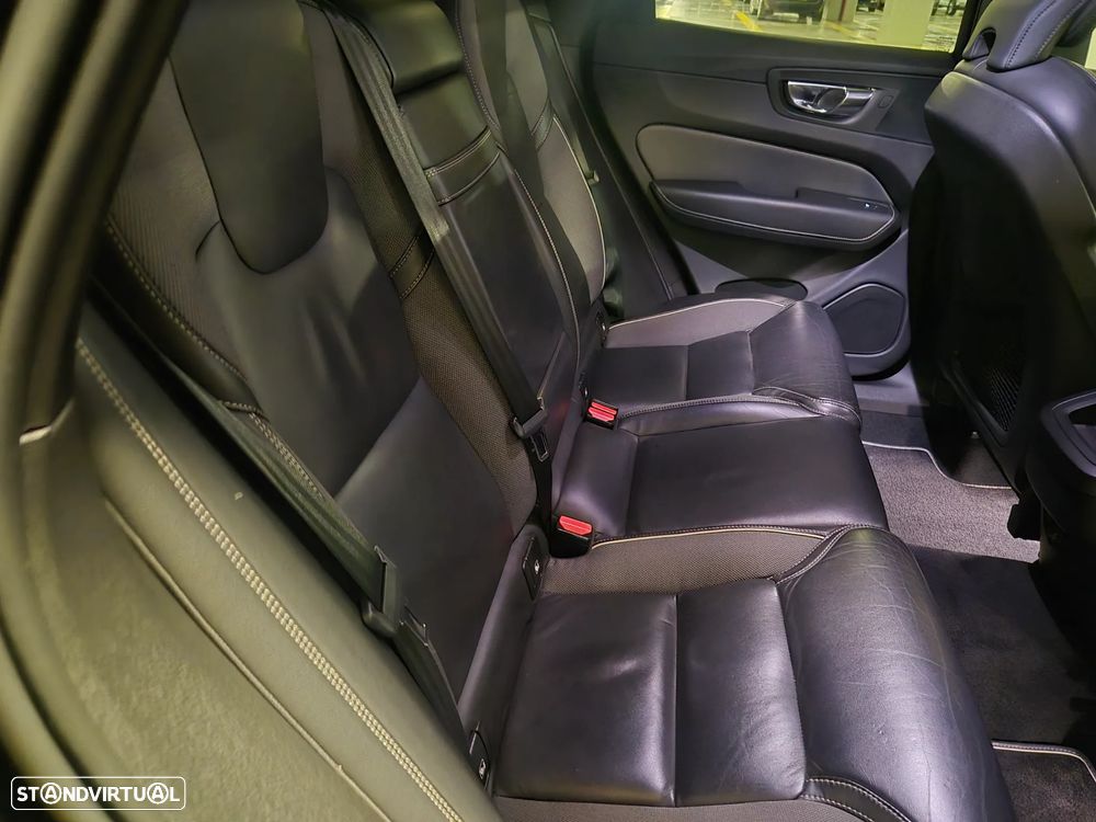 Volvo XC 60 2.0 D4 R-Design Geartronic - 27