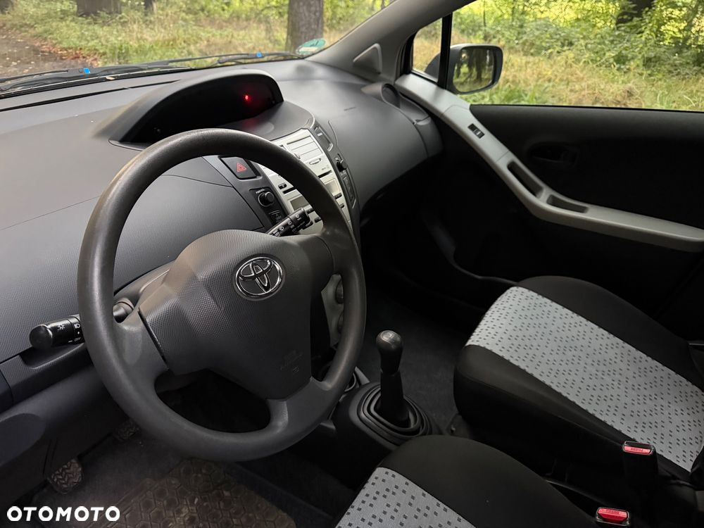 Toyota Yaris 1.3 Sol - 12