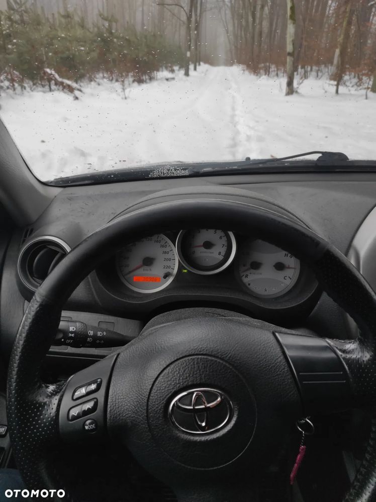 Toyota RAV4 2.0 VVT-i 4x4 - 22