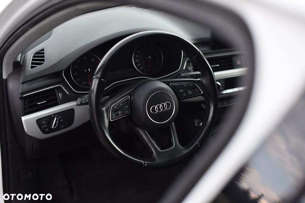 Audi A4 Limousine 2.0 TFSI ultra S tronic design - 19