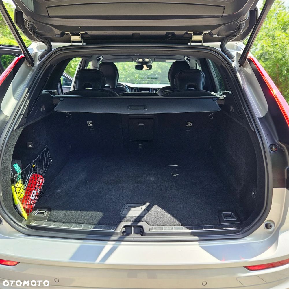 Volvo XC 60 B4 B Plus Dark - 12