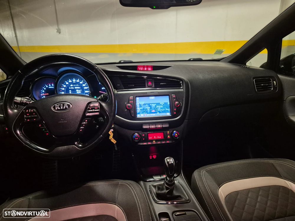 Kia Ceed SW 1.6 CRDi GT Line - 32