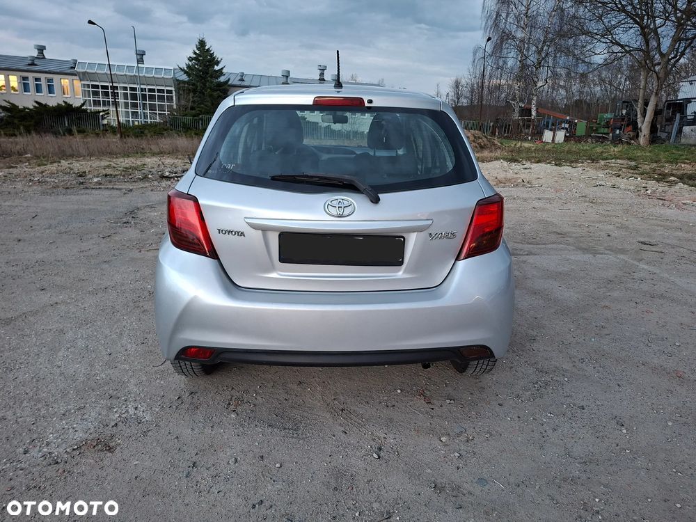 Toyota Yaris - 10