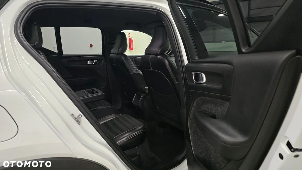 Volvo XC 40 D4 AWD Geartronic R-Design - 28