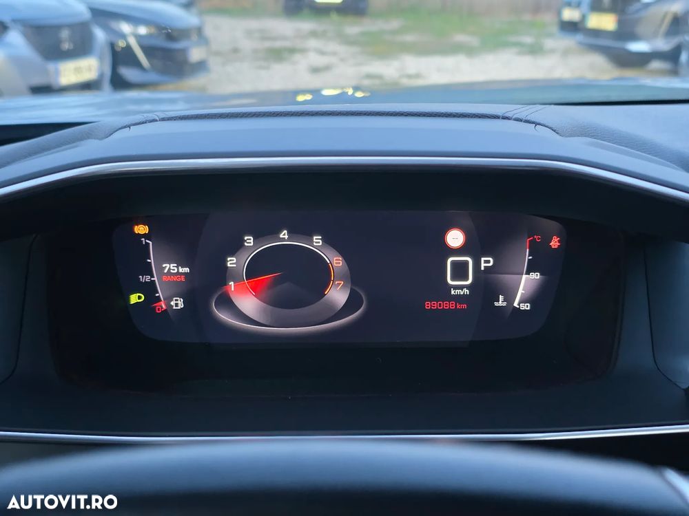 Peugeot 2008 PureTech 155 EAT8 GT - 16