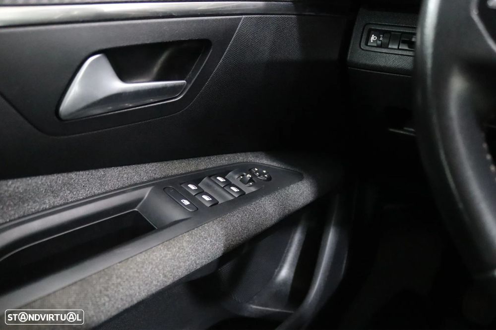 Peugeot 3008 PureTech 130 Stop & Start GPF Active - 11