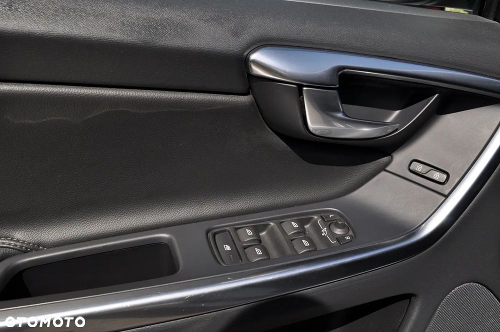 Volvo XC 60 D3 Drive-E Momentum - 21