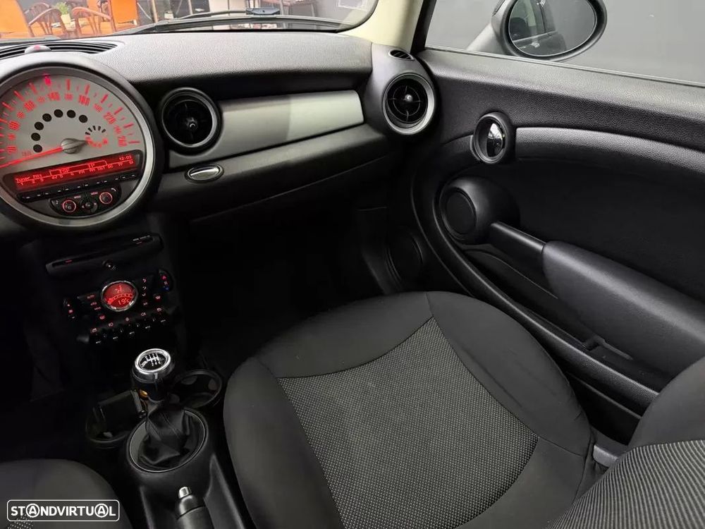 MINI 3 Portas One D - 27
