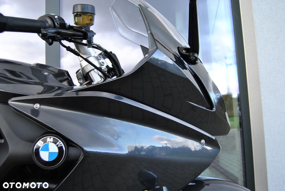 BMW F - 17