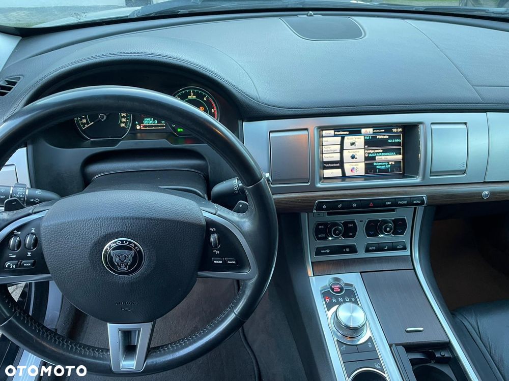 Jaguar XF 2.2 D Premium Luxury - 16