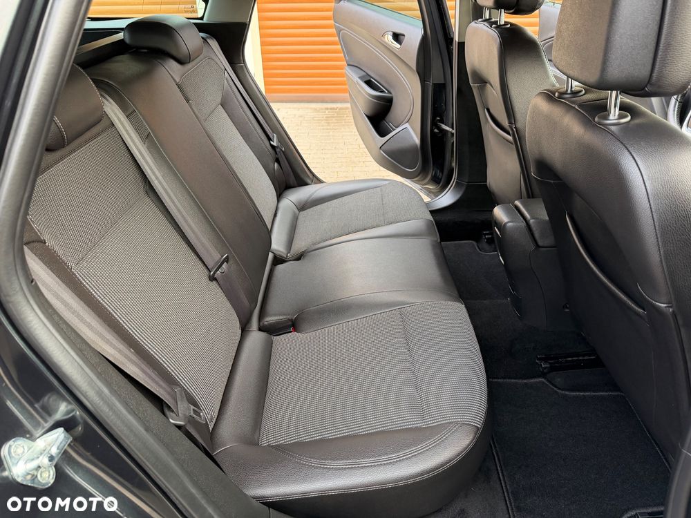 Opel Astra 1.6 CDTI Cosmo - 27