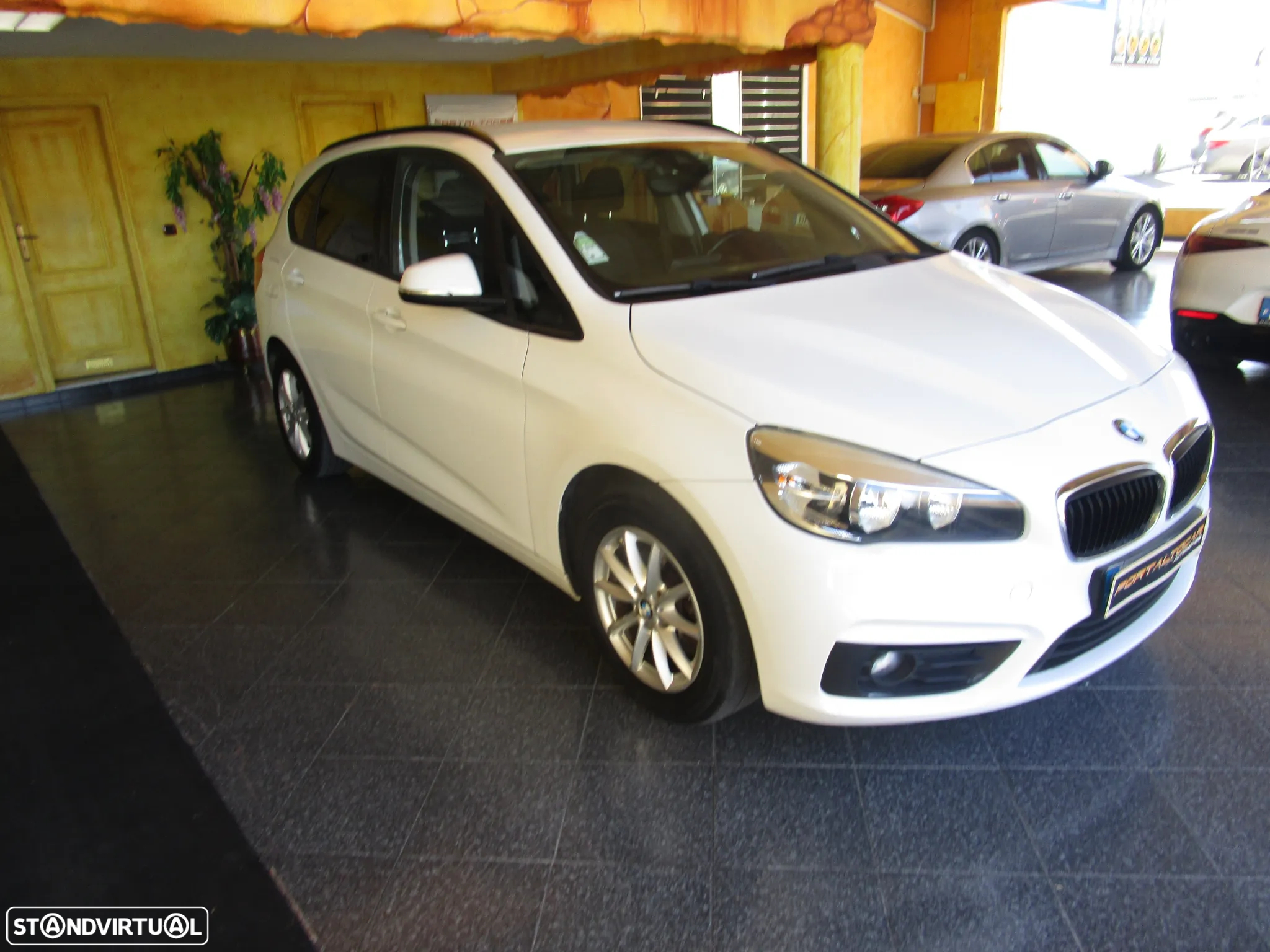 BMW 216 Active Tourer d Line Luxury Auto - 4