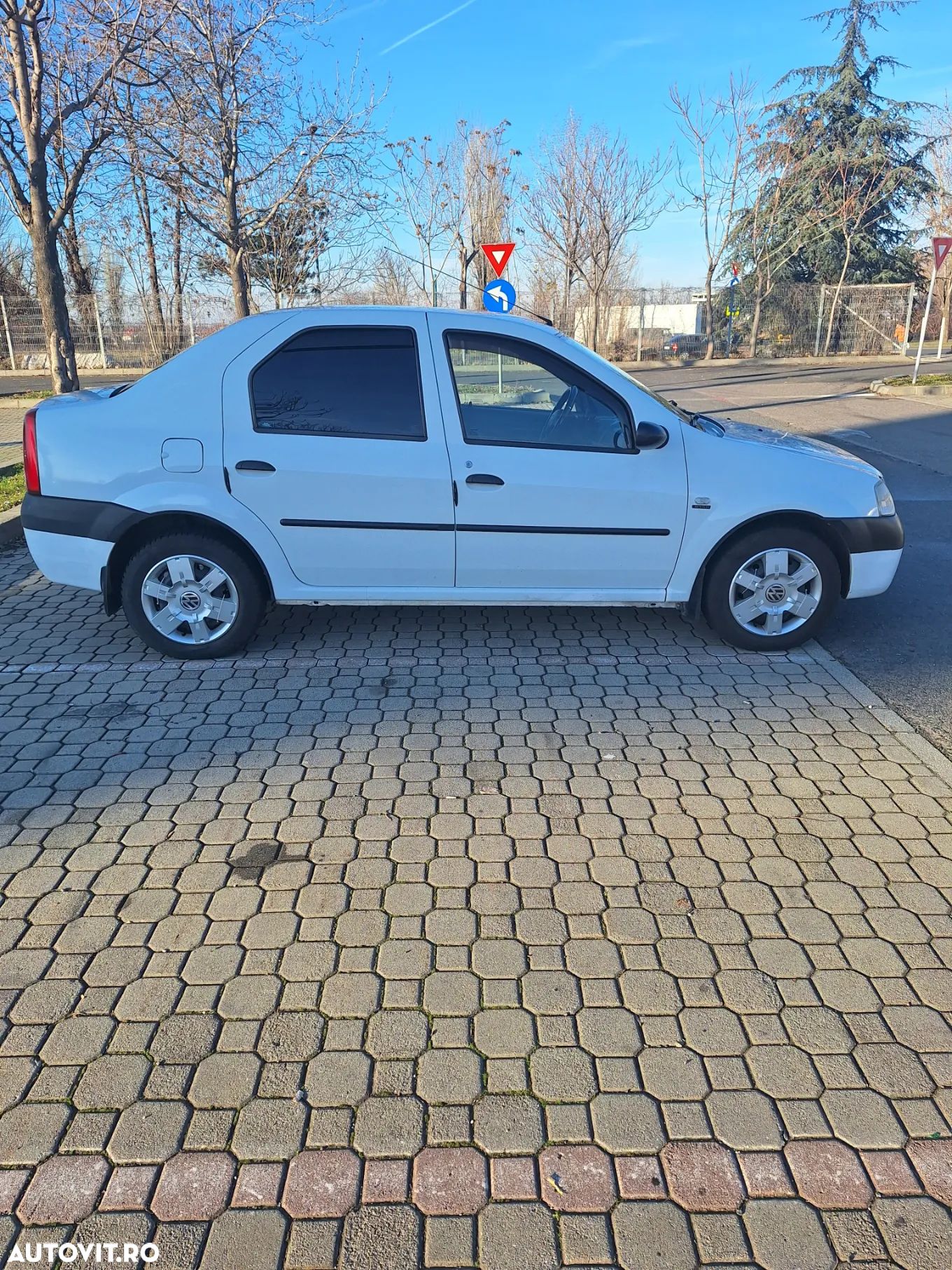Dacia Logan - 1