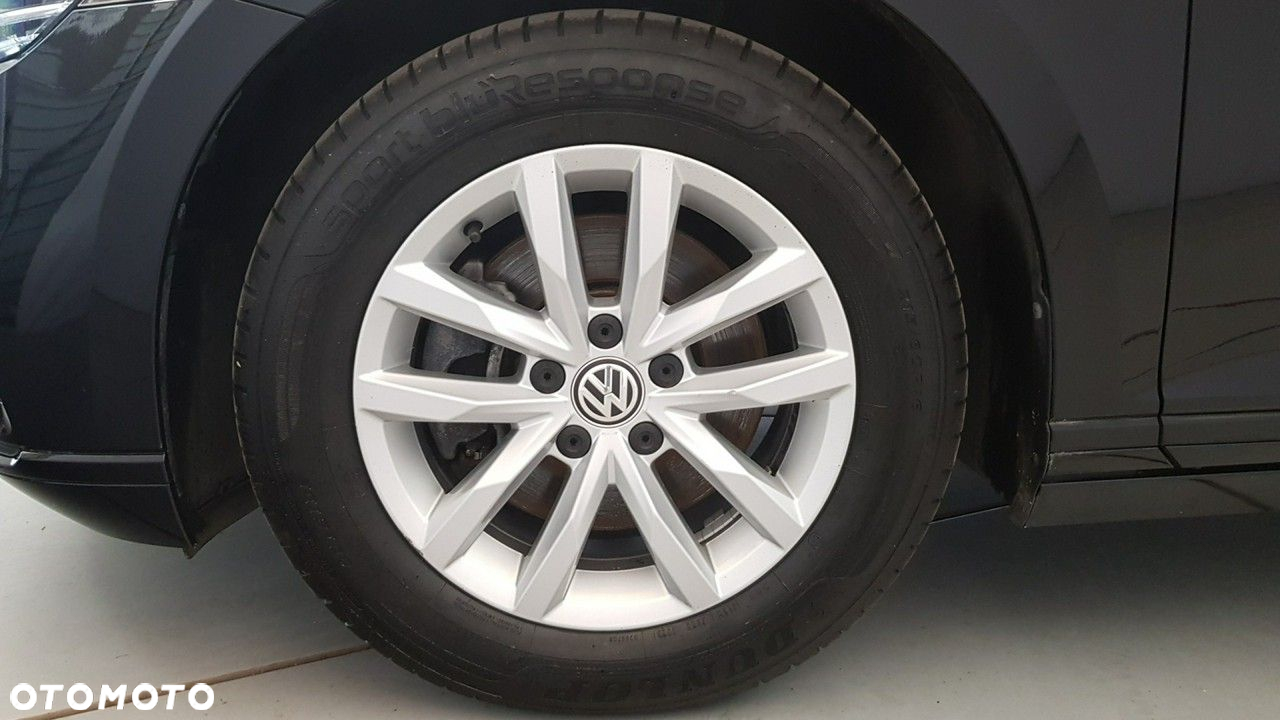 Volkswagen Passat - 13