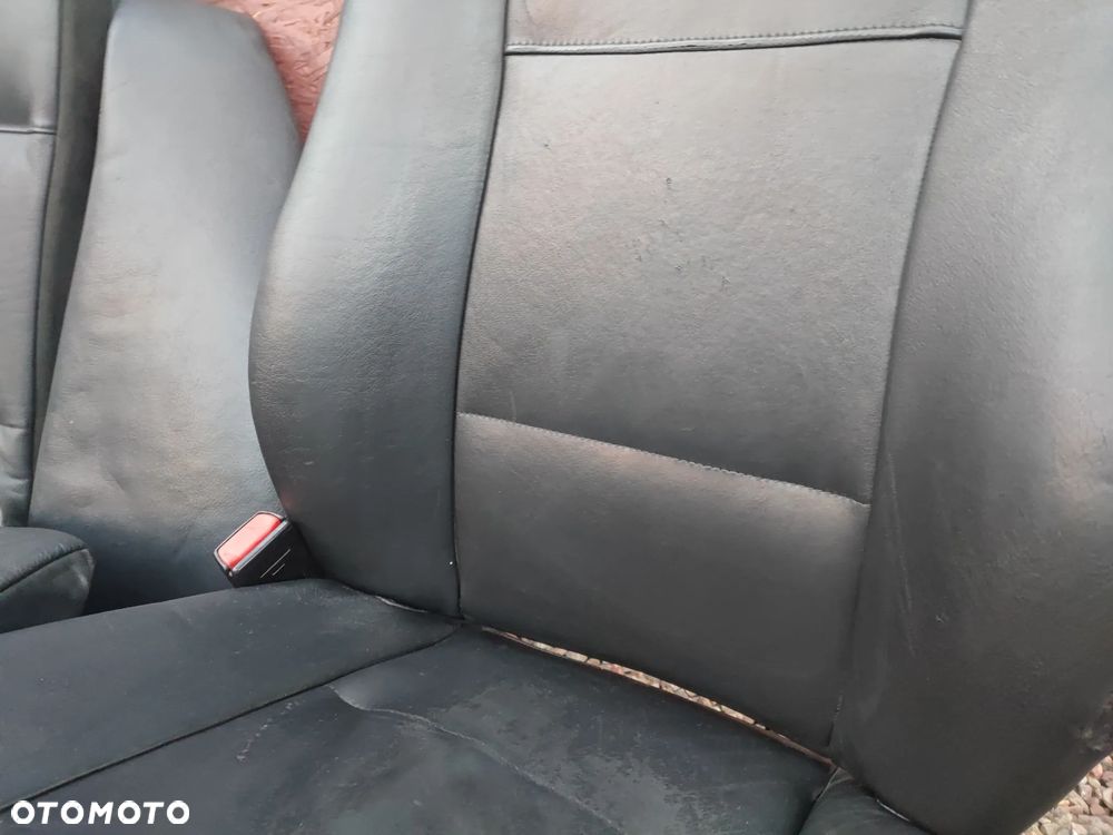 BMW E46 SEDAN ORYGINALNY KOMPLET FOTELI SKÓRZANYCH + KANAPA TYŁ SKŁADANA + BOCZKI EUROPA POD PODUSZKI AIR-BAG O NR. 52 20 8 214 940 / 52 20 8 214 970 / 52 10 8 214 910 OEM  W DOBRYM STANIE - 19