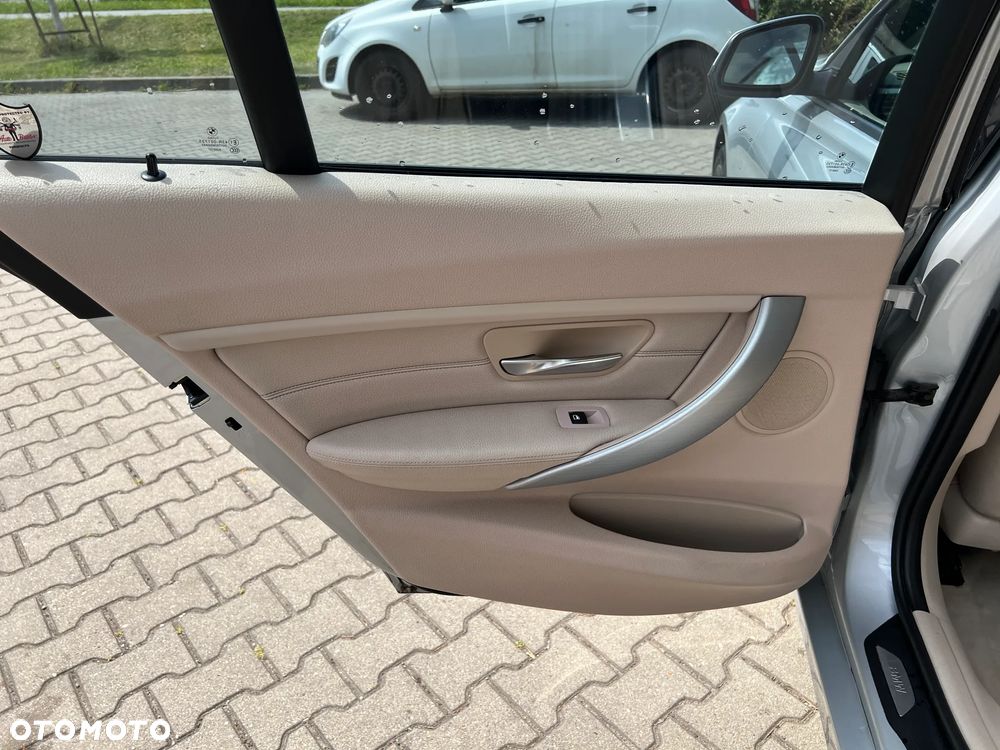 BMW Seria 3 328i Modern Line - 22