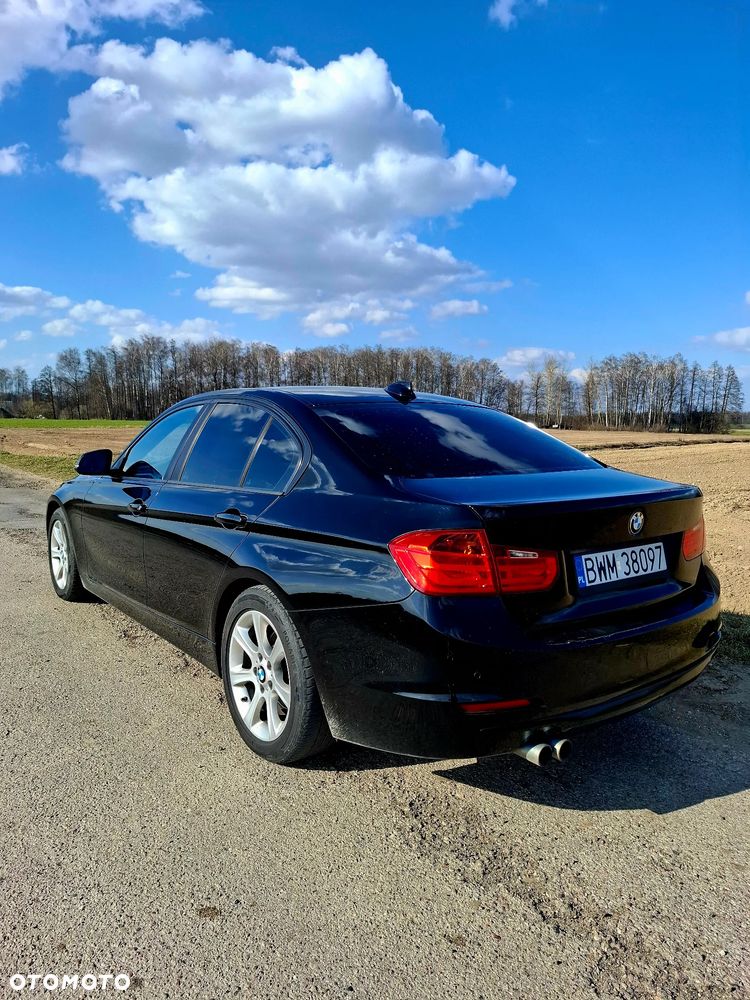 BMW Seria 3 325d Sport - 10