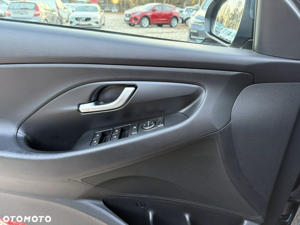 Hyundai i30 1.5 DPI Classic + - 10