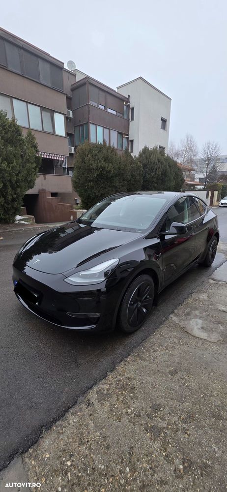 Tesla Model Y - 6