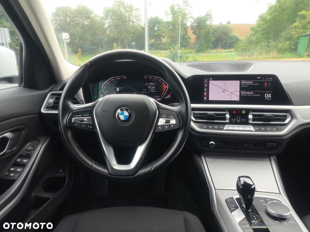 BMW Seria 3 318i - 23