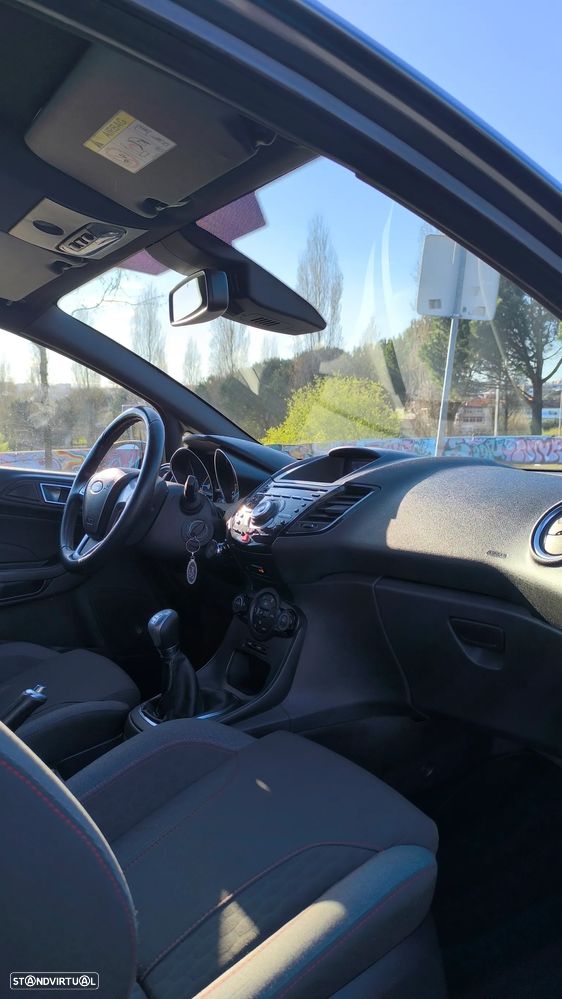 Ford Fiesta 1.5 TDCi S&S ST-LINE - 14