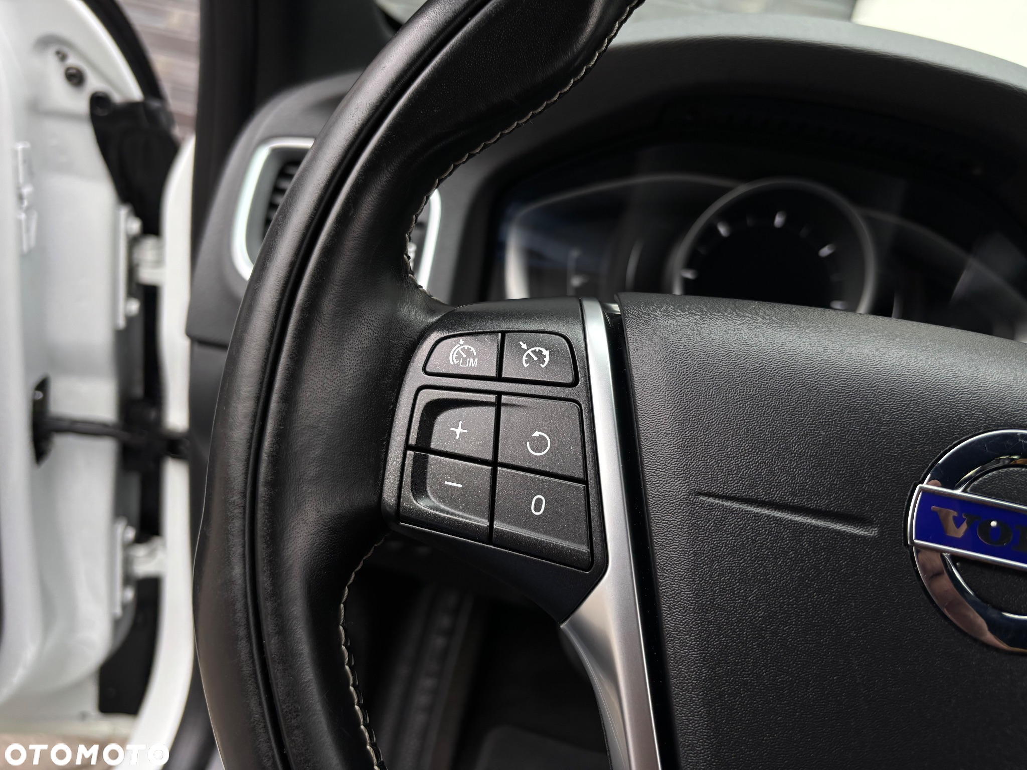 Volvo V60 D4 Drive-E R-Design Kinetic - 18