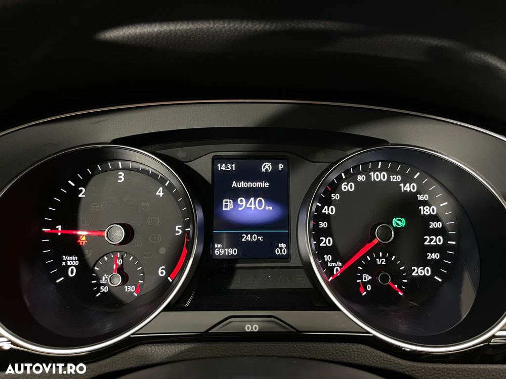 Volkswagen Passat 2.0 TDI DSG Comfortline - 27