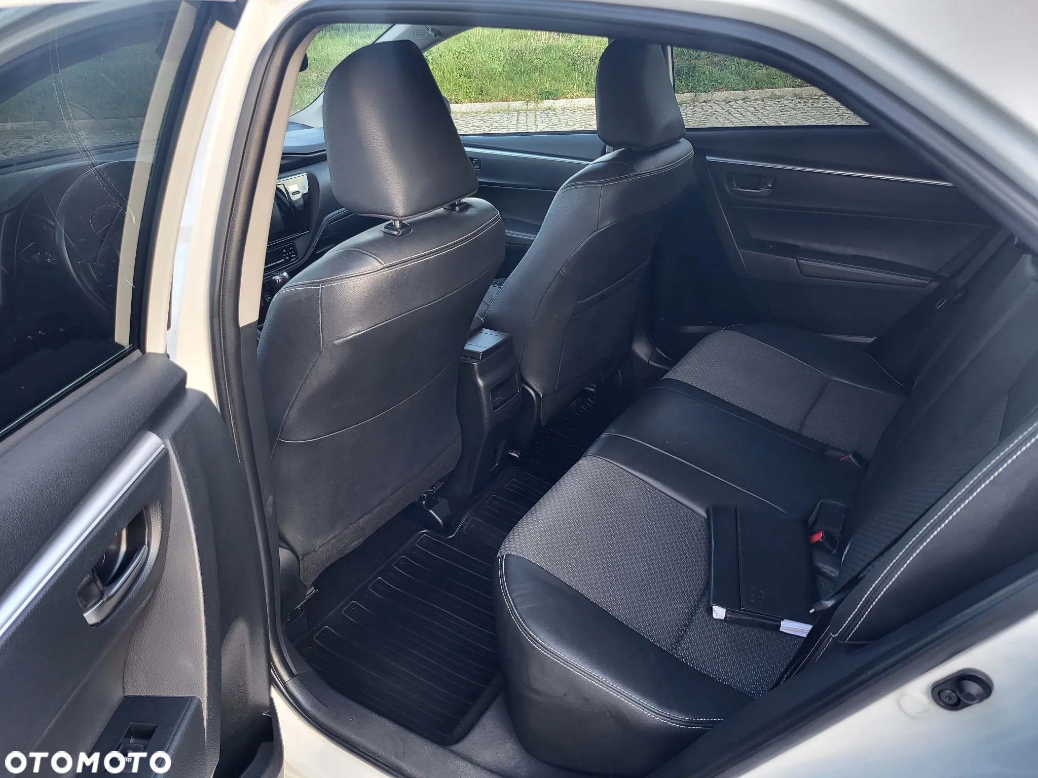 Toyota Corolla 1.6 Prestige EU6 - 13