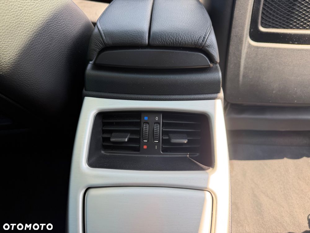BMW Seria 3 325i Edition Exclusive - 26