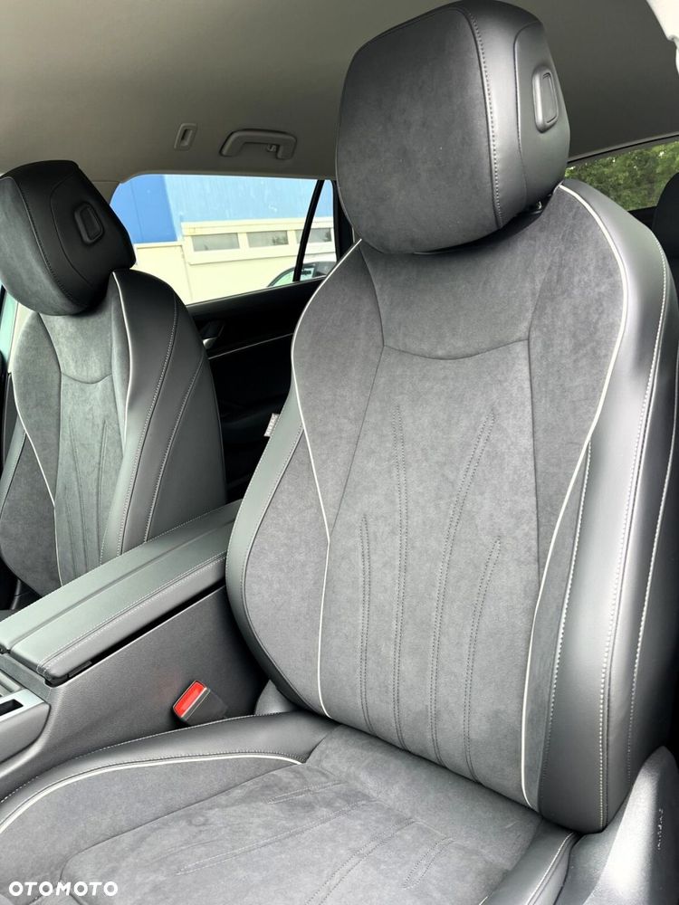 Volkswagen Passat Variant 2.0 TDI SCR Business DSG - 13