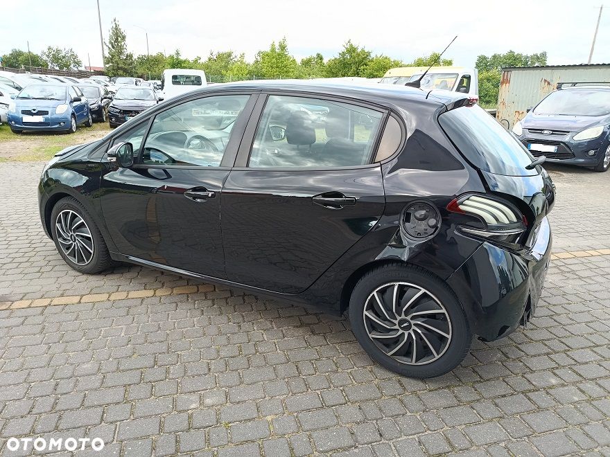 Peugeot 208 - 5