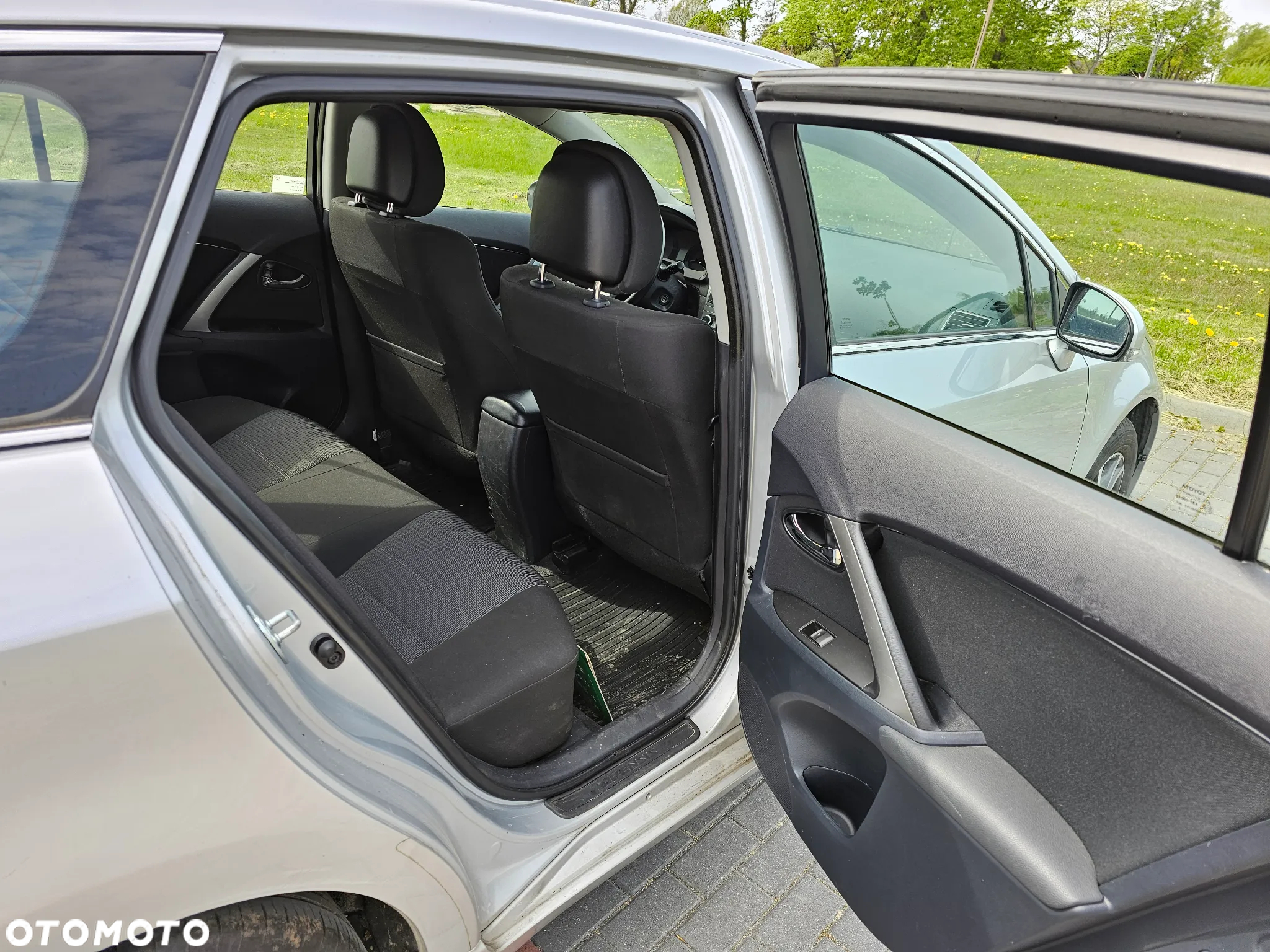 Toyota Avensis Combi 2.0 Executive - 24