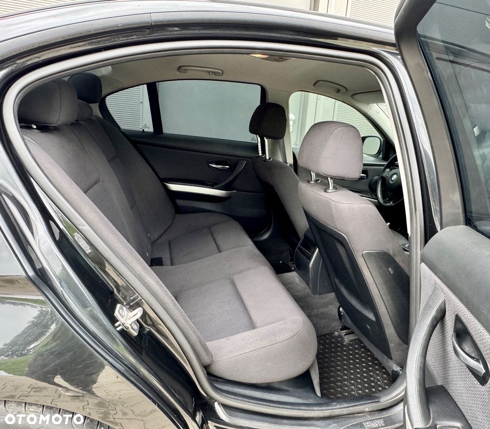 BMW Seria 3 318d DPF Touring Edition Sport - 21