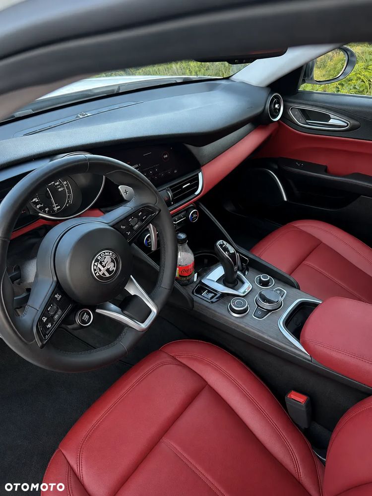 Alfa Romeo Giulia 2.0 Turbo 16V AT8-Q4 Veloce Ti - 6