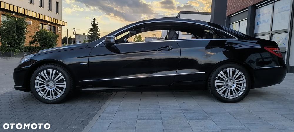 Mercedes-Benz Klasa E 350 CDI DPF BlueEFFICIENCY 7G-TRONIC Elegance - 37
