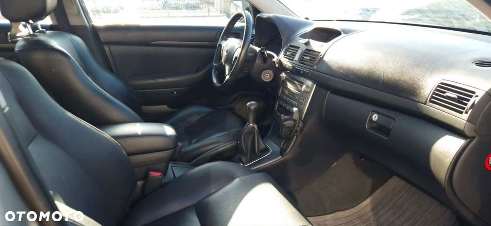 Toyota Avensis - 8
